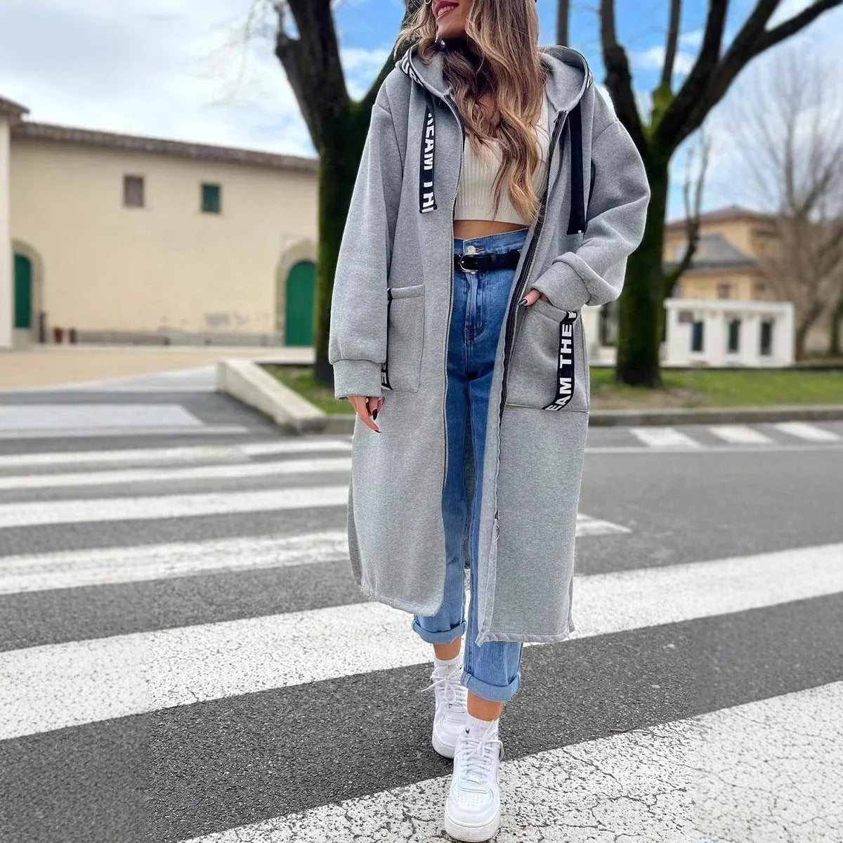 Abrigo oversize con capucha para mujer