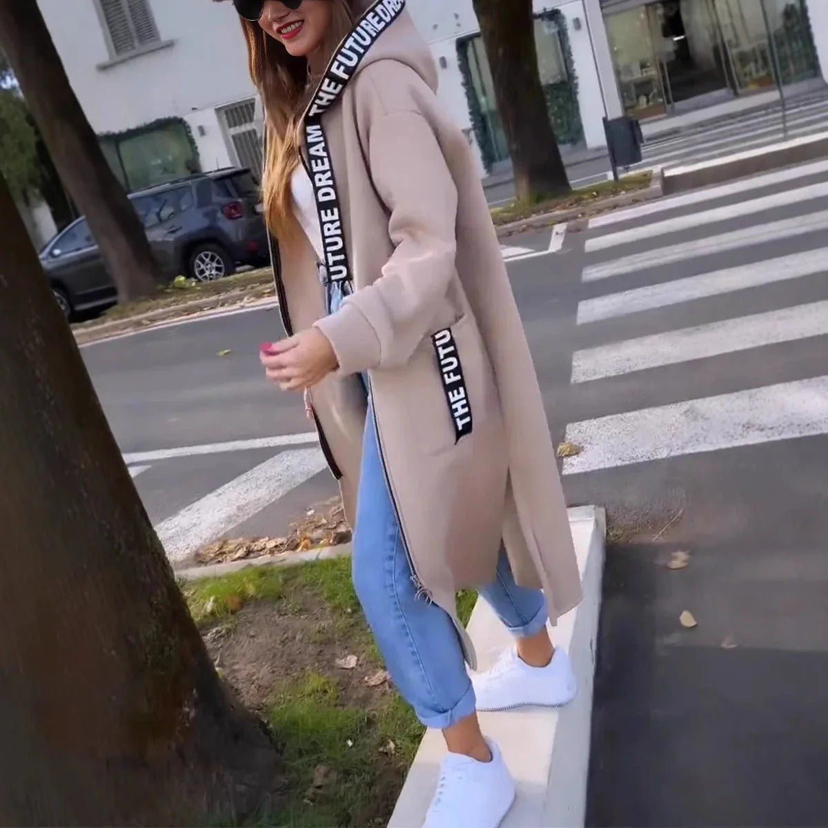 Abrigo oversize con capucha para mujer